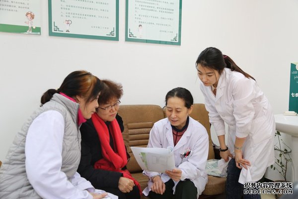 第306医院专家组赴北京二十中开展体检报告解读活动