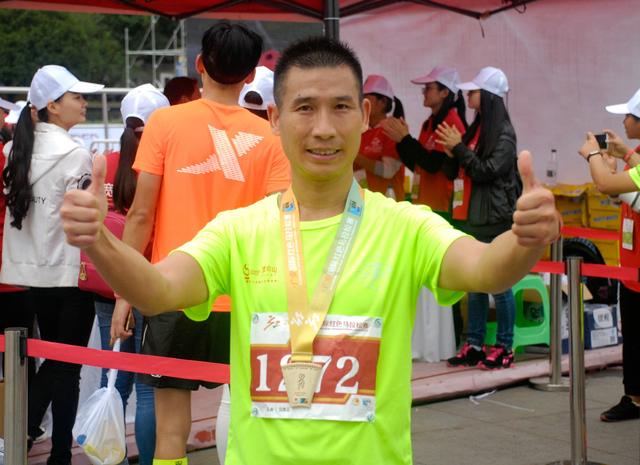 广安红马研究生跑友：马拉松带给新2全讯网中心坚韧力量